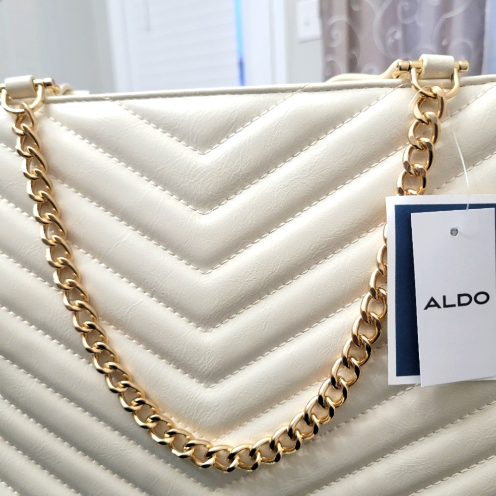 Aldo White Quilted Women's Bag with Gold Chain - Picture 3 of 7